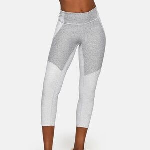 Outdoor Voices Women’s 3/4 Two-Toned Warmup Cropped Leggings